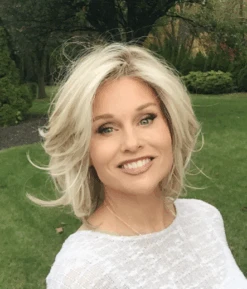 Upstage Wig By Raquel Welch | Large Cap -Wig Promotion Sale IMG 7805 83e101a4 7c28 4758 ae09 4a9c316d9954