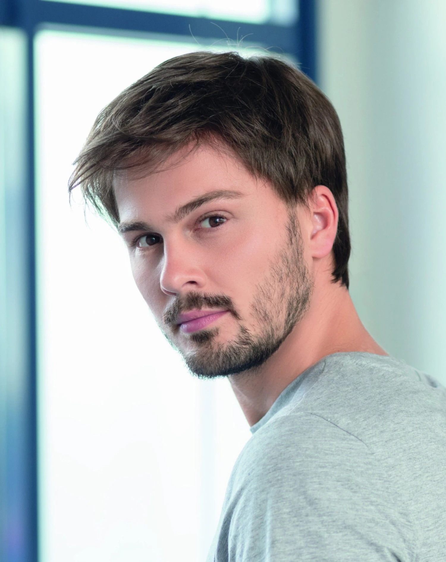 George 5 Stars Men's Wig By Ellen Wille | HAIRforMANce 6 George 5 Stars Men's Wig By Ellen Wille | HAIRforMANce - Image 4